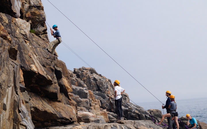 teens gain leadership skills on outdoor course